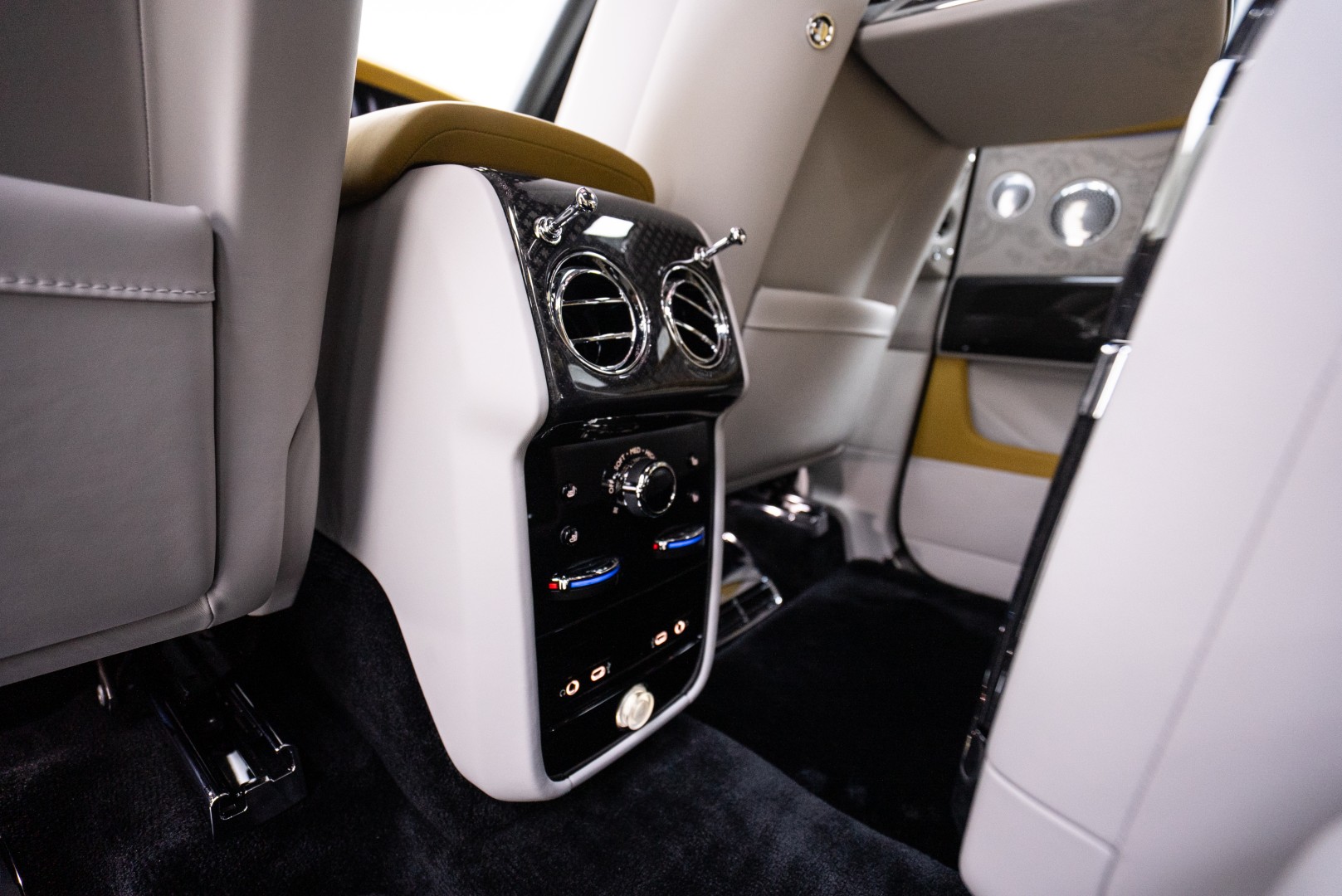 2026 ROLLS ROYCE CULLINAN |BLACK BADGE | GCC | MAIN DEALER WARRANTY SERVICE | BESPOKE AUDIO SYSTEM